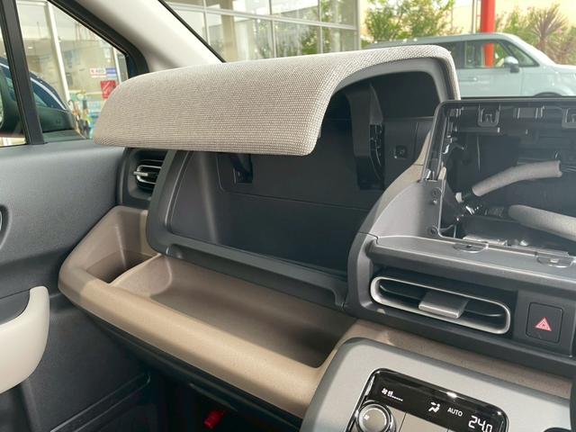 フリード ｅ：ＨＥＶエアー　ＥＸ　新車未登録　運転席＆助手席シートヒーター　リアクーラー　本革巻ステアリングホイール　２列目キャプテンシート　フルＬＥＤヘッドライト　両側パワースライドドア　ロールサンシェード　１５インチアルミホイール（18枚目）