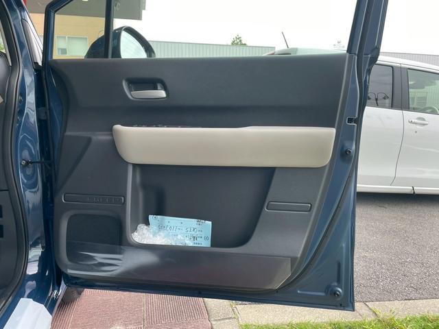 フリード ｅ：ＨＥＶエアー　ＥＸ　新車未登録　運転席＆助手席シートヒーター　リアクーラー　本革巻ステアリングホイール　２列目キャプテンシート　フルＬＥＤヘッドライト　両側パワースライドドア　ロールサンシェード　１５インチアルミホイール（19枚目）