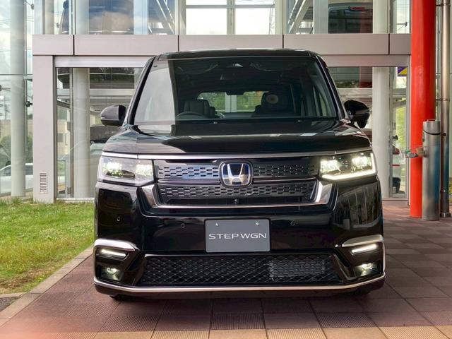 ステップワゴン  新車未登録 ディーラーオプション(11インチナビ 10インチリア席モニター LEDフォグ) マルチビューカメラシステム パワーテールゲート トリプルゾーンコントロールフルオートエアコンディショナー(2枚目)
