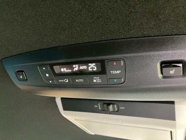 ステップワゴン  新車未登録 ディーラーオプション(11インチナビ 10インチリア席モニター LEDフォグ) マルチビューカメラシステム パワーテールゲート トリプルゾーンコントロールフルオートエアコンディショナー(30枚目)