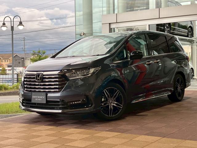オデッセイハイブリッド ｅ：ＨＥＶアブソルート・ＥＸ　新車未登録　ディーラーオプション（ブラックエンブレム　ドアミラーカバー）２列目両側アームレスト付４ウェイパワーシート（リクライニング／オットマン）　２列目シートセンターテーブル　パワーシート（5枚目）