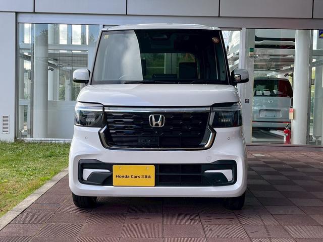 N-BOXカスタム ターボコーディネートスタイル 9インチナビ 10インチリア席モニター ハイグレードスピーカー オートリトラミラー 左右独立式リアセンターアームレスト グレーステッチ本革巻ステアリングホイール パドルシフト(2枚目)