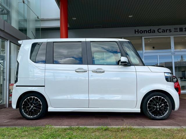 N-BOXカスタム ターボコーディネートスタイル 9インチナビ 10インチリア席モニター ハイグレードスピーカー オートリトラミラー 左右独立式リアセンターアームレスト グレーステッチ本革巻ステアリングホイール パドルシフト(4枚目)