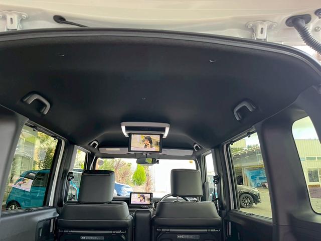 N-BOXカスタム ターボコーディネートスタイル 9インチナビ 10インチリア席モニター ハイグレードスピーカー オートリトラミラー 左右独立式リアセンターアームレスト グレーステッチ本革巻ステアリングホイール パドルシフト(8枚目)