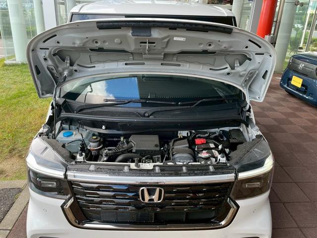 N-BOXカスタム ターボコーディネートスタイル 9インチナビ 10インチリア席モニター ハイグレードスピーカー オートリトラミラー 左右独立式リアセンターアームレスト グレーステッチ本革巻ステアリングホイール パドルシフト(13枚目)