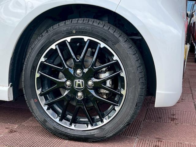 N-BOXカスタム ターボコーディネートスタイル 9インチナビ 10インチリア席モニター ハイグレードスピーカー オートリトラミラー 左右独立式リアセンターアームレスト グレーステッチ本革巻ステアリングホイール パドルシフト(15枚目)