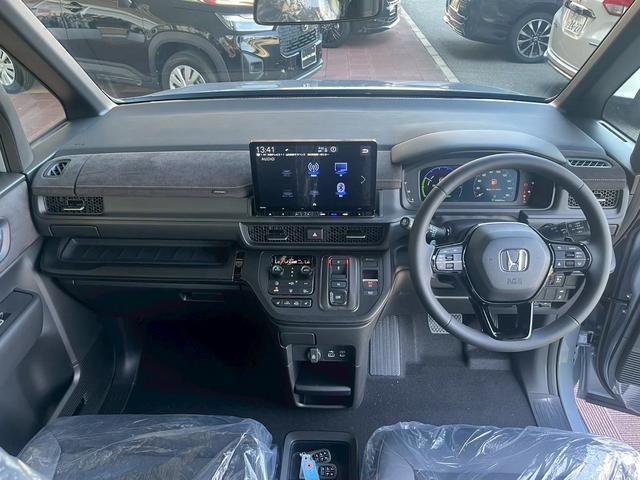 ステップワゴン eHEVスパーダプレミアムラインブラックエディション 純正11.4インチナビ装着 純正ETC装着 マルチビューカメラシステム パワーテールゲート(メモリー機能付 トリプルゾーンコントロールフルオートエアコンディショナー(11枚目)