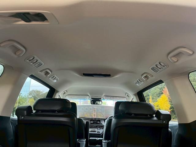 オデッセイハイブリッド ｅ：ＨＥＶアブソルート・ＥＸ　新車未登録　本革シート　１８インチアルミホイール　センターコンソールボックスワイヤレスチャージャートリプルゾーンコントロールフルオートエアコンディショナー（9枚目）