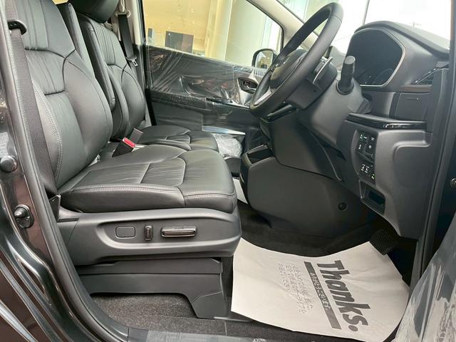 オデッセイハイブリッド ｅ：ＨＥＶアブソルート・ＥＸ　新車未登録　本革シート　１８インチアルミホイール　センターコンソールボックスワイヤレスチャージャートリプルゾーンコントロールフルオートエアコンディショナー（10枚目）