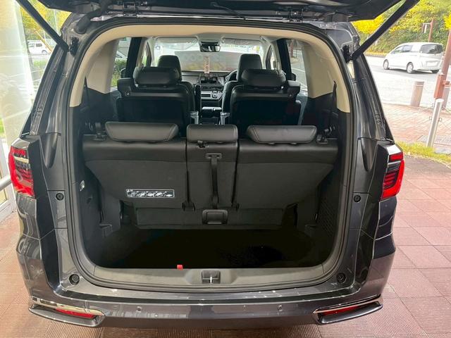 オデッセイハイブリッド ｅ：ＨＥＶアブソルート・ＥＸ　新車未登録　本革シート　１８インチアルミホイール　センターコンソールボックスワイヤレスチャージャートリプルゾーンコントロールフルオートエアコンディショナー（14枚目）