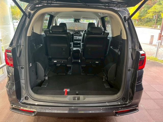 オデッセイハイブリッド ｅ：ＨＥＶアブソルート・ＥＸ　新車未登録　本革シート　１８インチアルミホイール　センターコンソールボックスワイヤレスチャージャートリプルゾーンコントロールフルオートエアコンディショナー（17枚目）