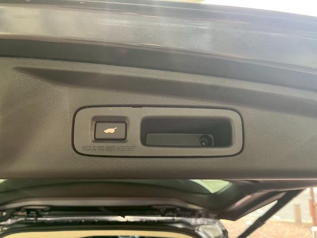 オデッセイハイブリッド ｅ：ＨＥＶアブソルート・ＥＸ　新車未登録　本革シート　１８インチアルミホイール　センターコンソールボックスワイヤレスチャージャートリプルゾーンコントロールフルオートエアコンディショナー（19枚目）