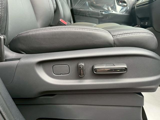 オデッセイハイブリッド ｅ：ＨＥＶアブソルート・ＥＸ　新車未登録　本革シート　１８インチアルミホイール　センターコンソールボックスワイヤレスチャージャートリプルゾーンコントロールフルオートエアコンディショナー（23枚目）