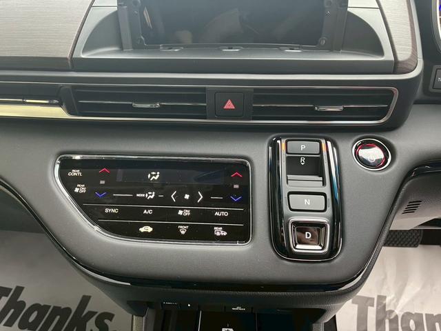 オデッセイハイブリッド ｅ：ＨＥＶアブソルート・ＥＸ　新車未登録　本革シート　１８インチアルミホイール　センターコンソールボックスワイヤレスチャージャートリプルゾーンコントロールフルオートエアコンディショナー（25枚目）