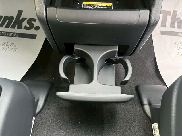 オデッセイハイブリッド ｅ：ＨＥＶアブソルート・ＥＸ　新車未登録　本革シート　１８インチアルミホイール　センターコンソールボックスワイヤレスチャージャートリプルゾーンコントロールフルオートエアコンディショナー（28枚目）