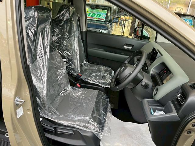 フリード クロスター　新車未登録　純正フロントグリル装着　純正ＥＴＣ装着　純正ボディーサイドモール装着　ＣＲＯＳＳＴＡＲ　ブラインドスポットインフォメーション　１５インチアルミホイール（8枚目）