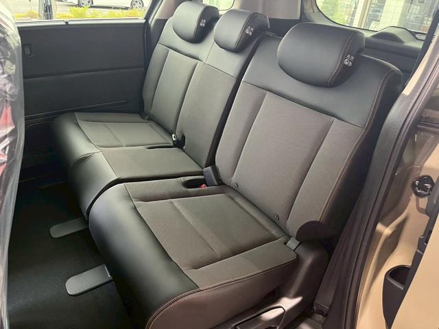 フリード クロスター　新車未登録　純正フロントグリル装着　純正ＥＴＣ装着　純正ボディーサイドモール装着　ＣＲＯＳＳＴＡＲ　ブラインドスポットインフォメーション　１５インチアルミホイール（9枚目）