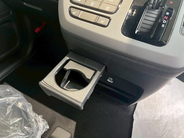 フリード クロスター　新車未登録　純正フロントグリル装着　純正ＥＴＣ装着　純正ボディーサイドモール装着　ＣＲＯＳＳＴＡＲ　ブラインドスポットインフォメーション　１５インチアルミホイール（17枚目）