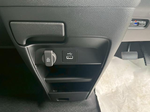 フリード クロスター　新車未登録　純正フロントグリル装着　純正ＥＴＣ装着　純正ボディーサイドモール装着　ＣＲＯＳＳＴＡＲ　ブラインドスポットインフォメーション　１５インチアルミホイール（18枚目）