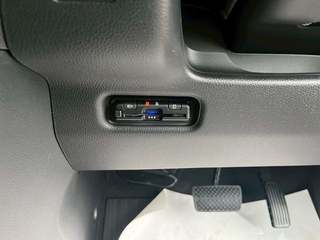 フリード クロスター　新車未登録　純正フロントグリル装着　純正ＥＴＣ装着　純正ボディーサイドモール装着　ＣＲＯＳＳＴＡＲ　ブラインドスポットインフォメーション　１５インチアルミホイール（19枚目）