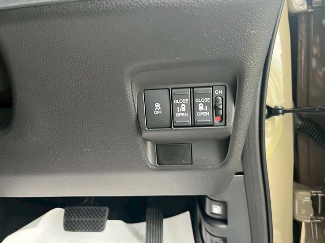 フリード クロスター　新車未登録　純正フロントグリル装着　純正ＥＴＣ装着　純正ボディーサイドモール装着　ＣＲＯＳＳＴＡＲ　ブラインドスポットインフォメーション　１５インチアルミホイール（20枚目）