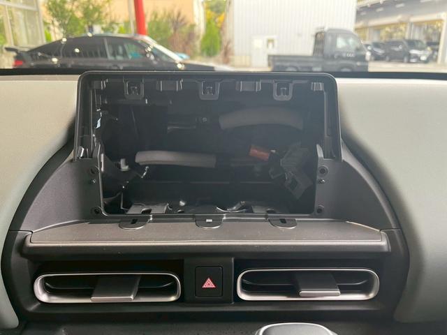 フリード クロスター　新車未登録　純正フロントグリル装着　純正ＥＴＣ装着　純正ボディーサイドモール装着　ＣＲＯＳＳＴＡＲ　ブラインドスポットインフォメーション　１５インチアルミホイール（22枚目）