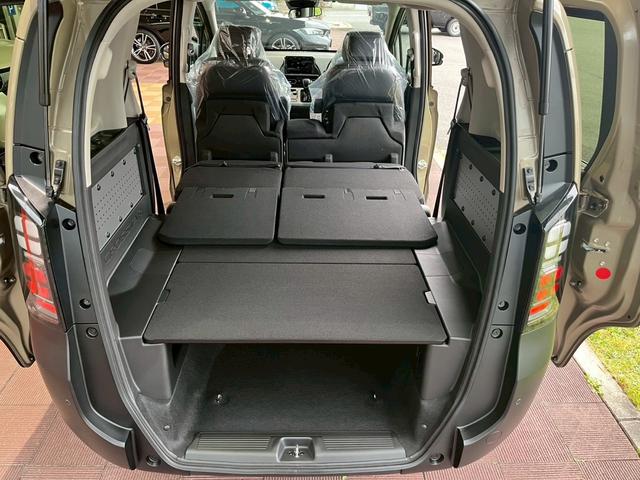 フリード クロスター　新車未登録　純正フロントグリル装着　純正ＥＴＣ装着　純正ボディーサイドモール装着　ＣＲＯＳＳＴＡＲ　ブラインドスポットインフォメーション　１５インチアルミホイール（29枚目）