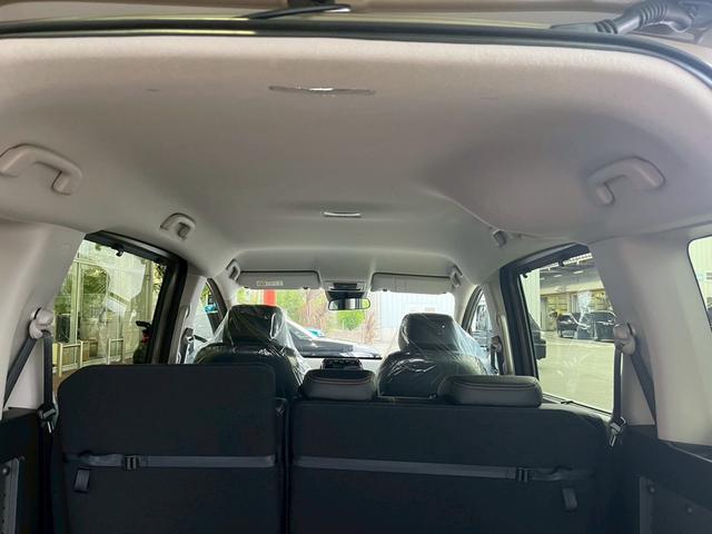 フリード クロスター　新車未登録　純正フロントグリル装着　純正ＥＴＣ装着　純正ボディーサイドモール装着　ＣＲＯＳＳＴＡＲ　ブラインドスポットインフォメーション　１５インチアルミホイール（31枚目）