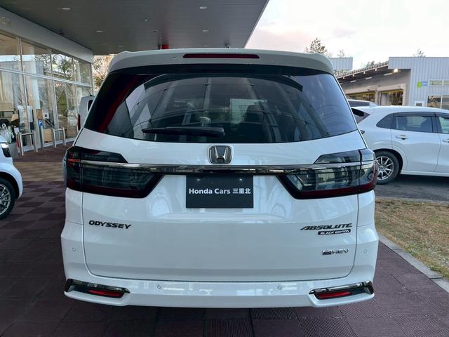 オデッセイハイブリッド ｅ：ＨＥＶアブソルート・ＥＸブラックエディション　純正１１インチナビゲーション装着　純正ＥＴＣ１．０装着　純正ブラックエンブレム装着　本革シート　１８インチアルミホイール　トリプルゾーンコントロールフルオートエアコンディショナー（5枚目）