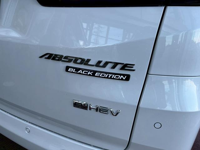 オデッセイハイブリッド ｅ：ＨＥＶアブソルート・ＥＸブラックエディション　純正１１インチナビゲーション装着　純正ＥＴＣ１．０装着　純正ブラックエンブレム装着　本革シート　１８インチアルミホイール　トリプルゾーンコントロールフルオートエアコンディショナー（7枚目）