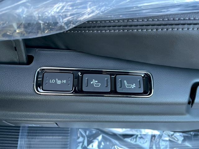 オデッセイハイブリッド ｅ：ＨＥＶアブソルート・ＥＸブラックエディション　純正１１インチナビゲーション装着　純正ＥＴＣ１．０装着　純正ブラックエンブレム装着　本革シート　１８インチアルミホイール　トリプルゾーンコントロールフルオートエアコンディショナー（16枚目）