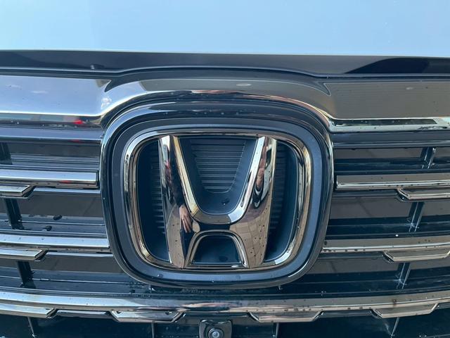 オデッセイハイブリッド ｅ：ＨＥＶアブソルート・ＥＸブラックエディション　純正１１インチナビゲーション装着　純正ＥＴＣ１．０装着　純正ブラックエンブレム装着　本革シート　１８インチアルミホイール　トリプルゾーンコントロールフルオートエアコンディショナー（29枚目）