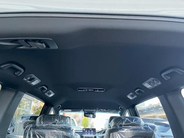 オデッセイハイブリッド ｅ：ＨＥＶアブソルート・ＥＸブラックエディション　純正１１インチナビゲーション装着　純正ＥＴＣ１．０装着　純正ブラックエンブレム装着　本革シート　１８インチアルミホイール　トリプルゾーンコントロールフルオートエアコンディショナー（30枚目）