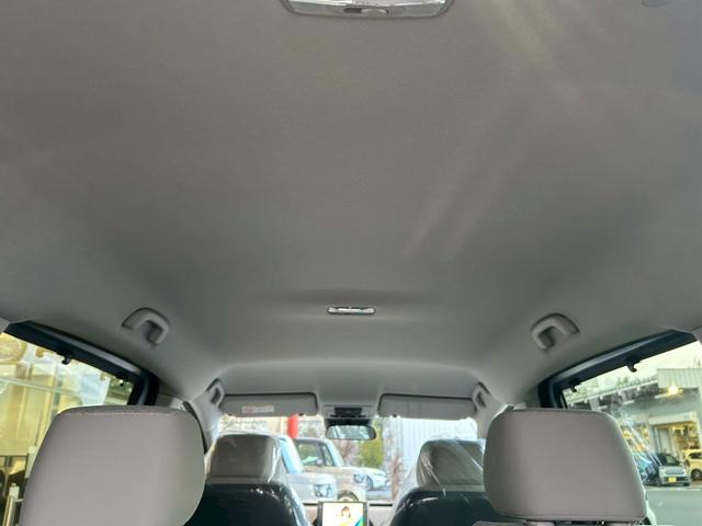 フリード ｅ：ＨＥＶエアー　純正８インチナビゲーション装着　純正折り畳みテーブル装着　２列目キャプテンシート（10枚目）