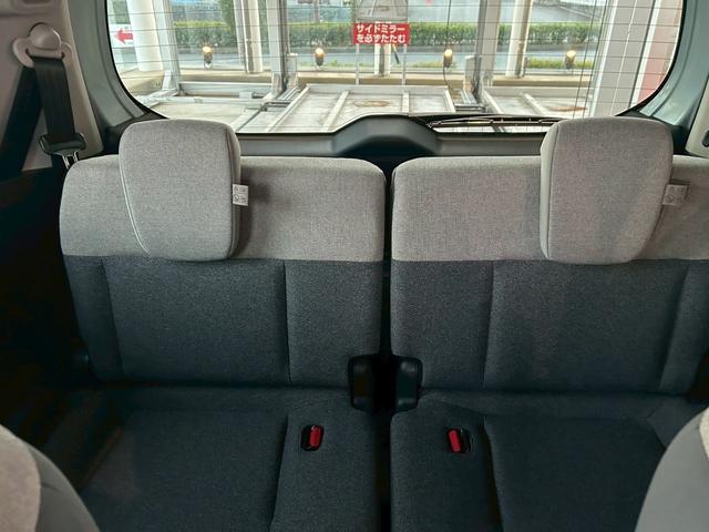 フリード ｅ：ＨＥＶエアー　純正８インチナビゲーション装着　純正折り畳みテーブル装着　２列目キャプテンシート（12枚目）
