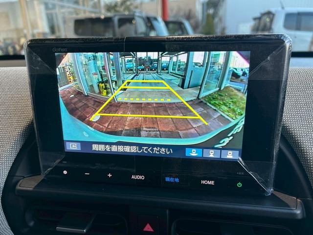 フリード ｅ：ＨＥＶエアー　純正８インチナビゲーション装着　純正折り畳みテーブル装着　２列目キャプテンシート（25枚目）