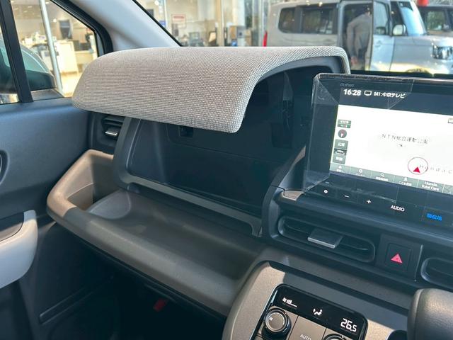 フリード ｅ：ＨＥＶエアー　純正８インチナビゲーション装着　純正折り畳みテーブル装着　２列目キャプテンシート（27枚目）