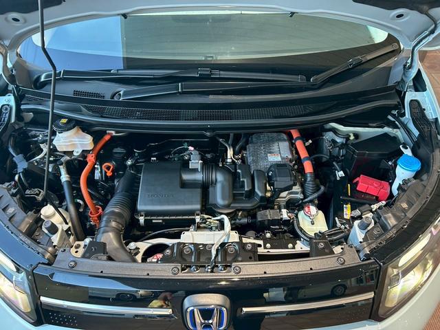 フリード ｅ：ＨＥＶエアー　純正８インチナビゲーション装着　純正折り畳みテーブル装着　２列目キャプテンシート（30枚目）