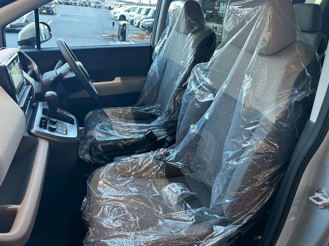フリード ｅ：ＨＥＶエアー　純正８インチナビゲーション装着　純正折り畳みテーブル装着　２列目キャプテンシート（31枚目）
