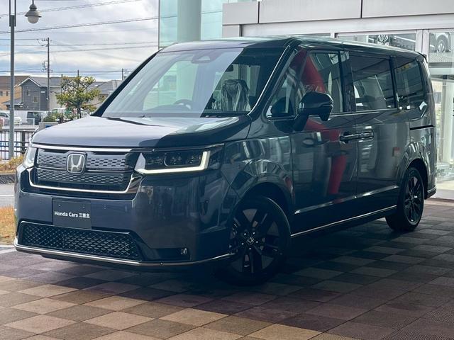 ステップワゴン スパーダ　パワーテールゲート（メモリー機能付）　２列目オットマン　運転席＆助手席シートヒーター　トリプルゾーンコントロールフルオートエアコンディショナー　１６インチアルミホイール（2枚目）