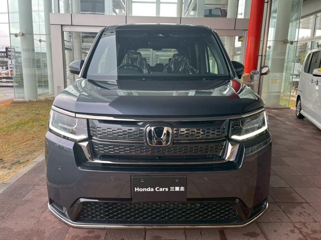 ステップワゴン スパーダ　パワーテールゲート（メモリー機能付）　２列目オットマン　運転席＆助手席シートヒーター　トリプルゾーンコントロールフルオートエアコンディショナー　１６インチアルミホイール（3枚目）