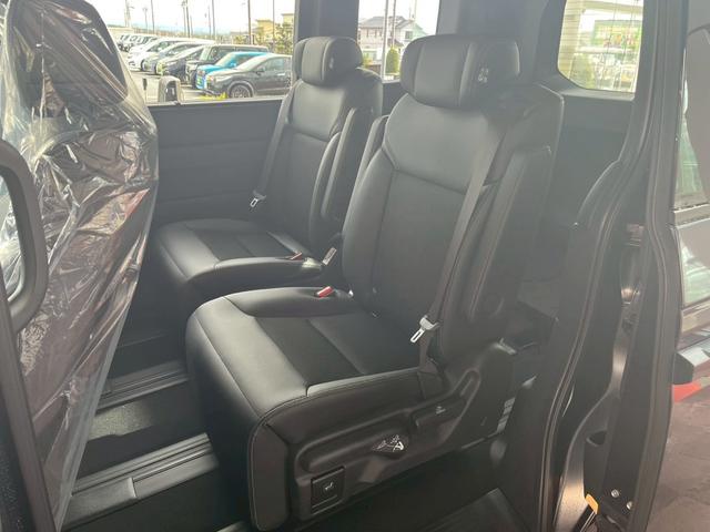 ステップワゴン スパーダ　パワーテールゲート（メモリー機能付）　２列目オットマン　運転席＆助手席シートヒーター　トリプルゾーンコントロールフルオートエアコンディショナー　１６インチアルミホイール（14枚目）