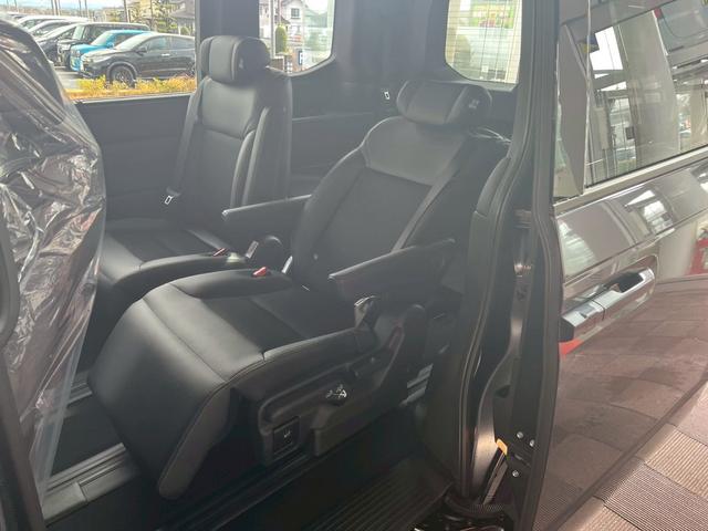 ステップワゴン スパーダ　パワーテールゲート（メモリー機能付）　２列目オットマン　運転席＆助手席シートヒーター　トリプルゾーンコントロールフルオートエアコンディショナー　１６インチアルミホイール（16枚目）