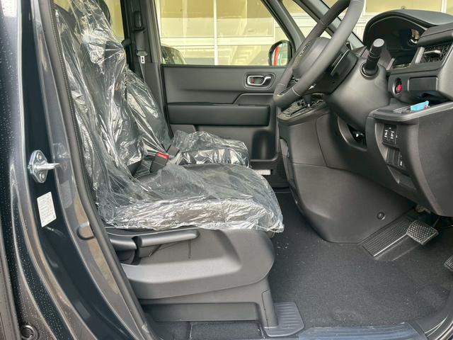 ステップワゴン スパーダ　パワーテールゲート（メモリー機能付）　２列目オットマン　運転席＆助手席シートヒーター　トリプルゾーンコントロールフルオートエアコンディショナー　１６インチアルミホイール（22枚目）