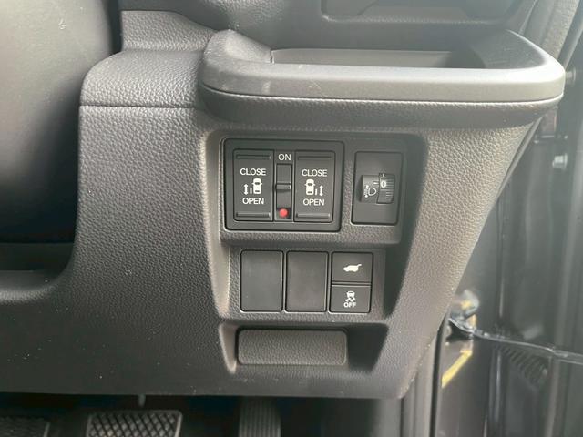 ステップワゴン スパーダ　パワーテールゲート（メモリー機能付）　２列目オットマン　運転席＆助手席シートヒーター　トリプルゾーンコントロールフルオートエアコンディショナー　１６インチアルミホイール（25枚目）