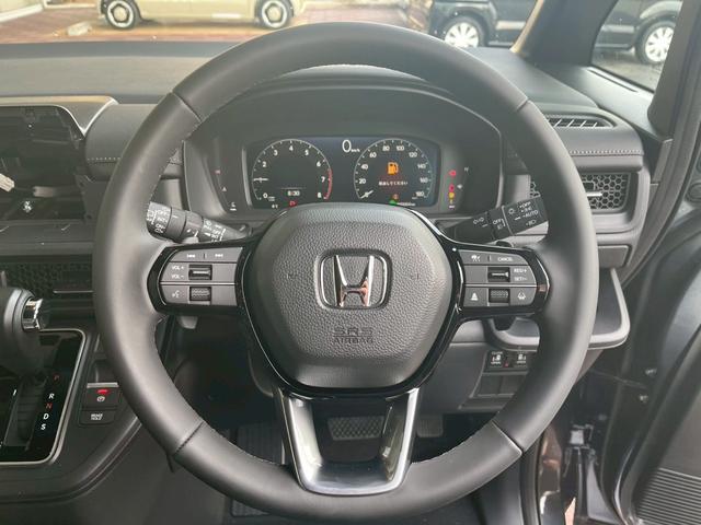 ステップワゴン スパーダ　パワーテールゲート（メモリー機能付）　２列目オットマン　運転席＆助手席シートヒーター　トリプルゾーンコントロールフルオートエアコンディショナー　１６インチアルミホイール（27枚目）