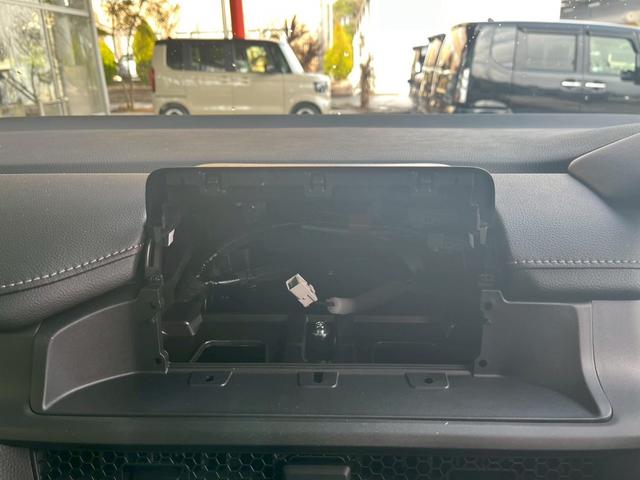 ステップワゴン スパーダ　パワーテールゲート（メモリー機能付）　２列目オットマン　運転席＆助手席シートヒーター　トリプルゾーンコントロールフルオートエアコンディショナー　１６インチアルミホイール（28枚目）