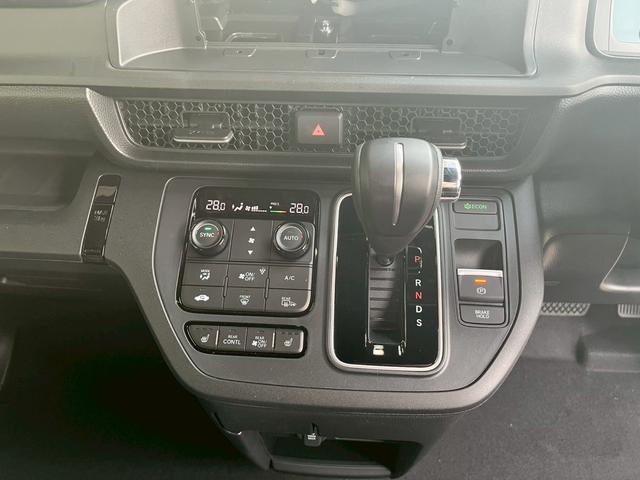 ステップワゴン スパーダ　パワーテールゲート（メモリー機能付）　２列目オットマン　運転席＆助手席シートヒーター　トリプルゾーンコントロールフルオートエアコンディショナー　１６インチアルミホイール（29枚目）