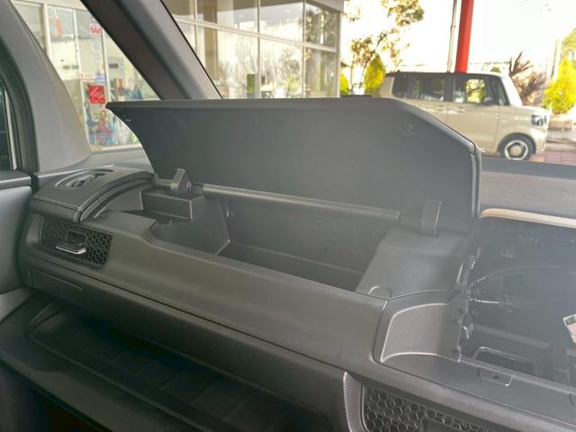 ステップワゴン スパーダ　パワーテールゲート（メモリー機能付）　２列目オットマン　運転席＆助手席シートヒーター　トリプルゾーンコントロールフルオートエアコンディショナー　１６インチアルミホイール（31枚目）