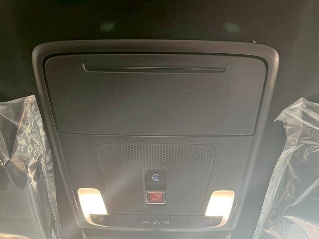 ステップワゴン スパーダ　パワーテールゲート（メモリー機能付）　２列目オットマン　運転席＆助手席シートヒーター　トリプルゾーンコントロールフルオートエアコンディショナー　１６インチアルミホイール（32枚目）